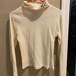 Turtle neck light weight sweater